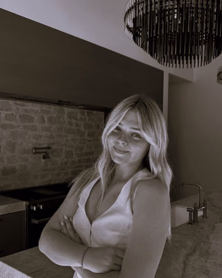 Angie Huzovatyy, Realtor Associate
