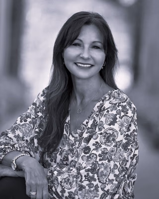 Danielle Dutton, Broker Associate