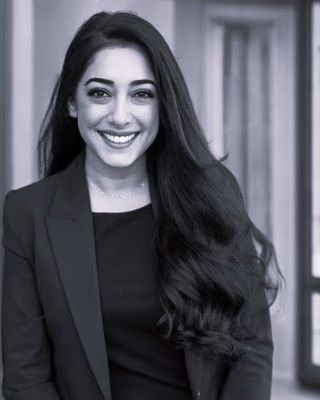 Roxanne Mirdamadi, Realtor Associate
